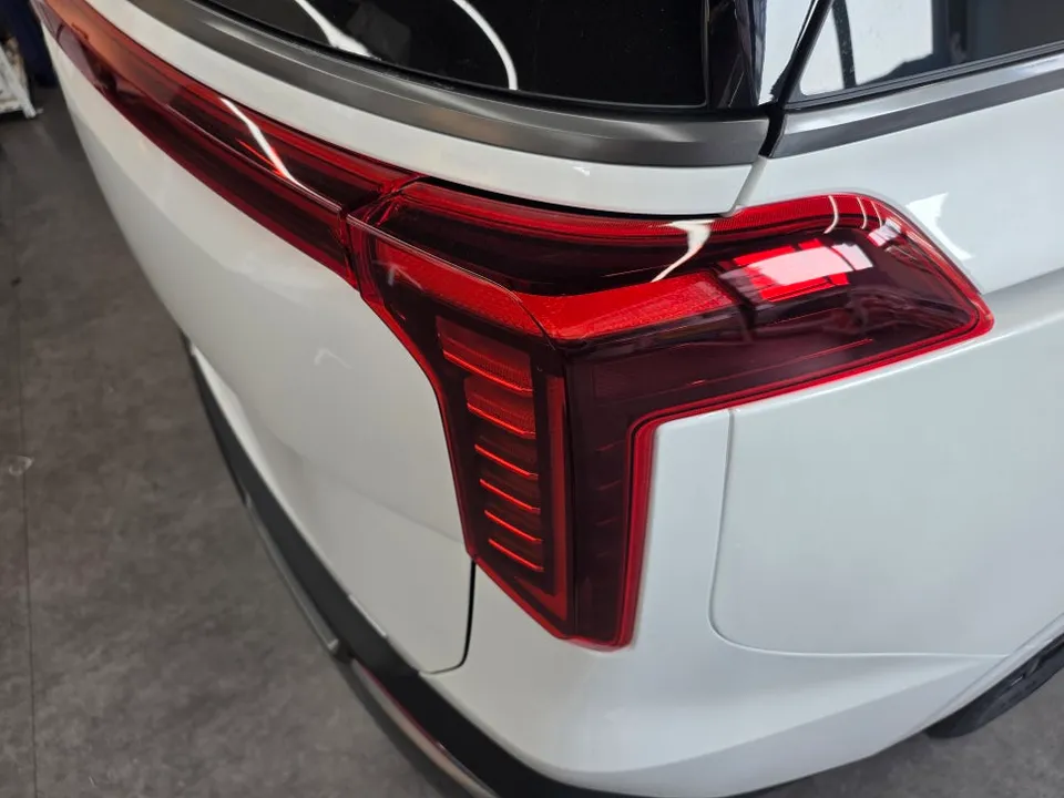 Kia Carnivalのカーフィルム施工事例|費用目安・仕上がり 施工写真 1-2