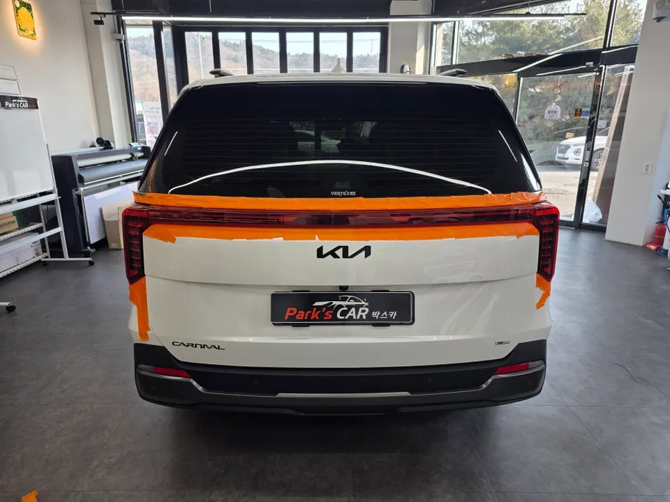 Kia Carnivalのカーフィルム施工事例|費用目安・仕上がり 施工写真 3-2