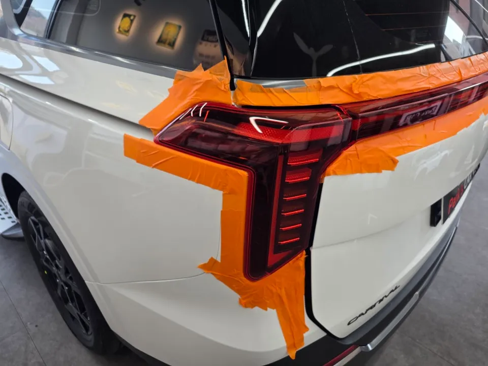 Kia Carnivalのカーフィルム施工事例|費用目安・仕上がり 施工写真 1-3