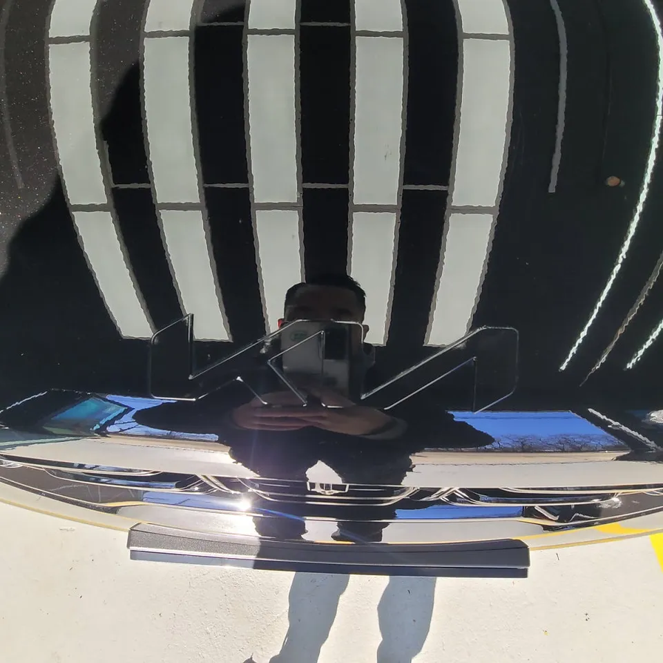 Kia Sorento vinyl wrap - Kia Sorento Vinyl Wrap Review: Emblem Upgrade for a Sleek Look photo 3
