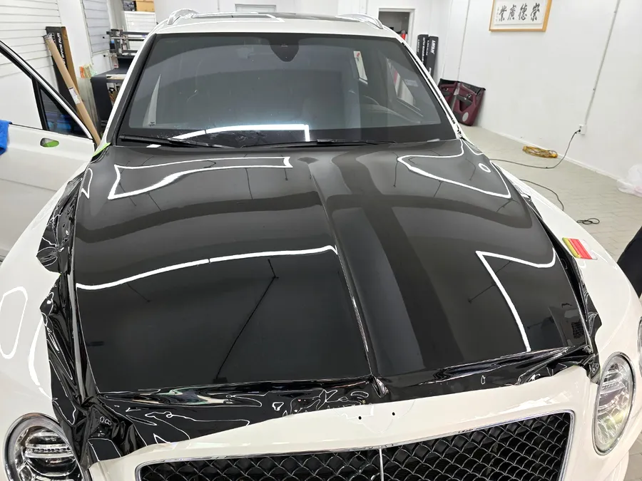 Bentley Bentaygaのカーラッピング事例|オールブラック化 施工写真 1-3