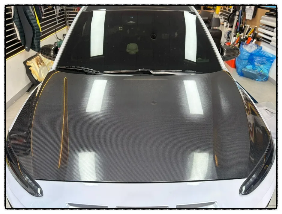 Hyundai Konaのカーラッピング事例｜高級感あるカーボン調 施工写真 4-2