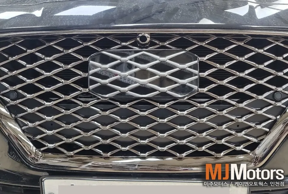 Hyundai Grandeur IG body kit - Hyundai Grandeur IG Body Kit Upgrade: Dark Chrome Grill Transform photo 5