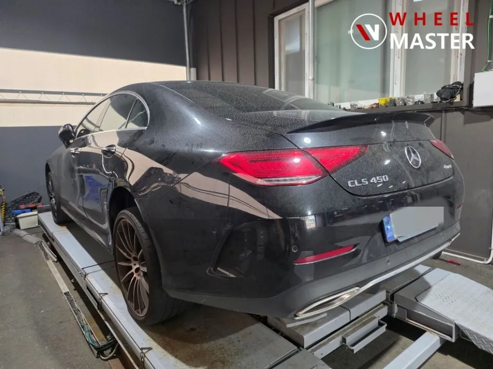 Mercedes-Benz CLS 450のホイールリペア・塗装事例 施工写真 3-2