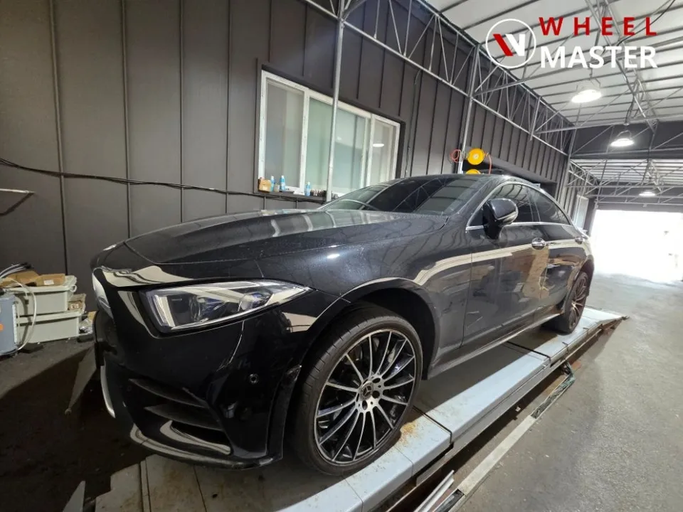 Mercedes-Benz CLS 450のホイールリペア・塗装事例 施工写真 4-2