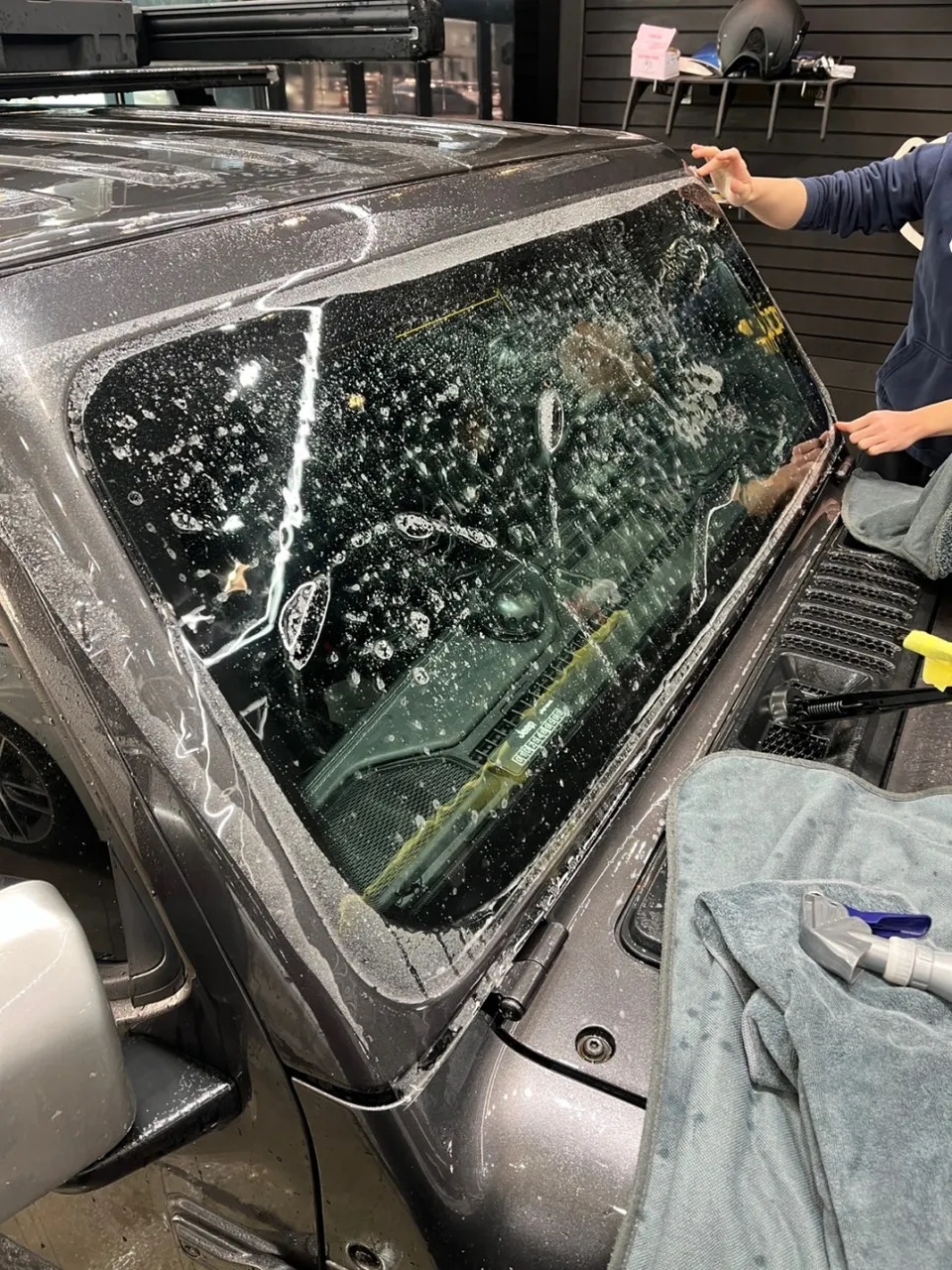 Jeep Wranglerのカーフィルム施工事例|費用目安・仕上がり 施工写真 1-2