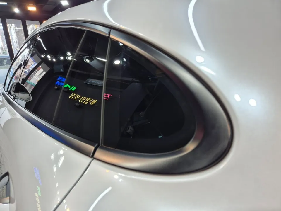ポルシェ パナメーラ4のカーラッピング事例｜費用目安・仕上がり 施工写真 2-3