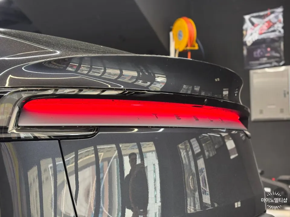 Tesla Model Yのカーフィルム施工事例|費用目安・仕上がり 施工写真 3-1