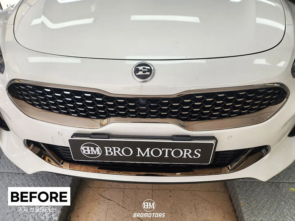 Kia Stingerのカーラッピング事例|費用目安・仕上がり 施工写真 1-3