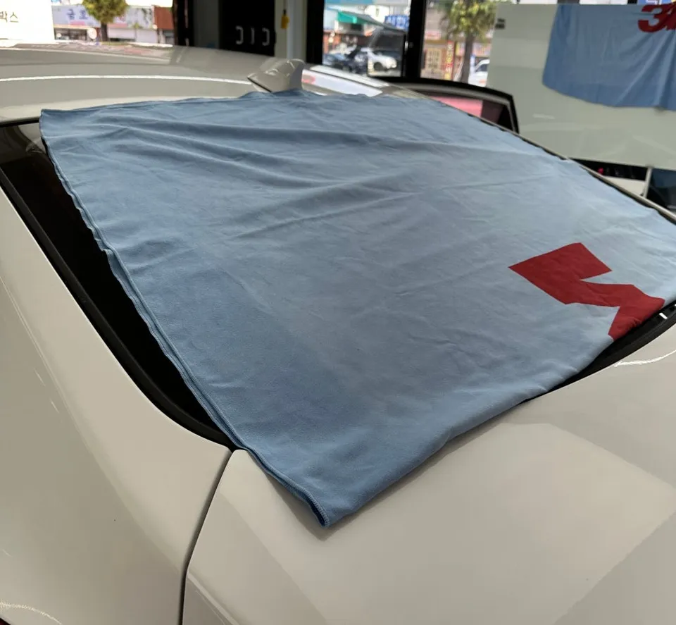 Hyundai Elantra MDのカーフィルム施工事例:気泡・変色対策 施工写真 1-2