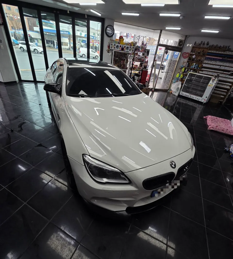 BMW 6 Seriesのカーラッピング事例|費用目安・仕上がり 施工写真 1-1