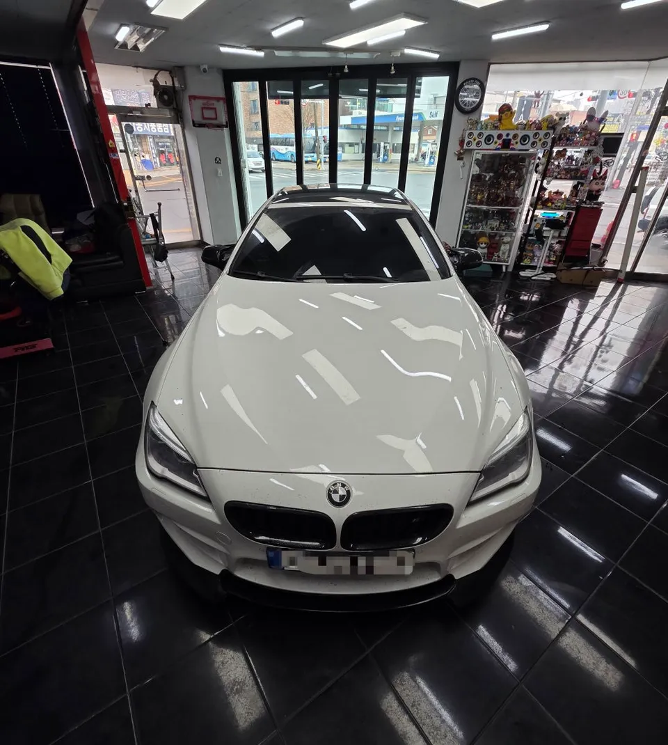 BMW 6 Seriesのカーラッピング事例|費用目安・仕上がり 施工写真 2-1