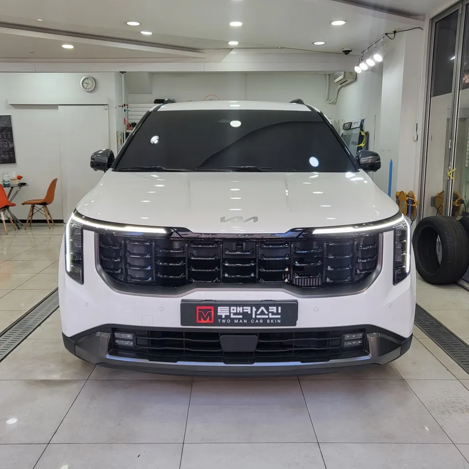 Kia Carnival KA4 vinyl wrap installation result