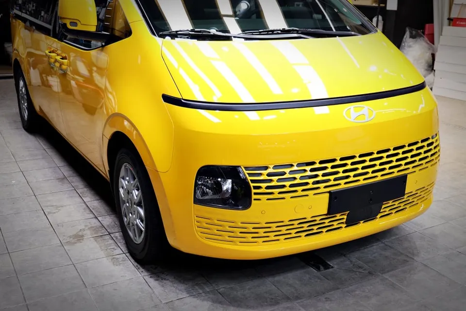 Hyundai Stariaのカーラッピング事例｜費用目安・仕上がり 施工写真 1-1
