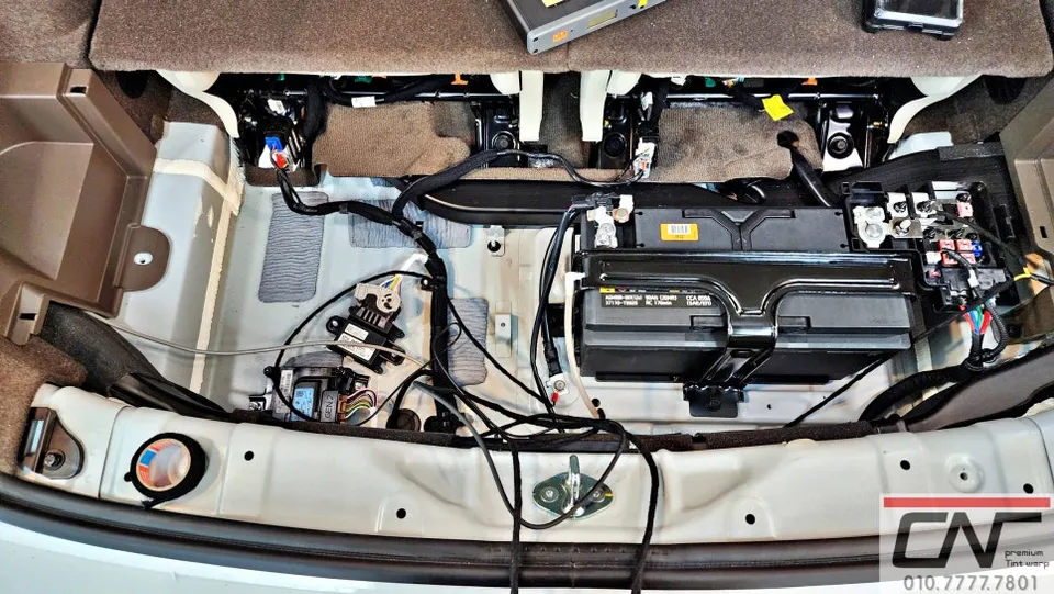 Genesis GV80のドラレコ取付事例｜費用目安・仕上がり 施工写真 2-1