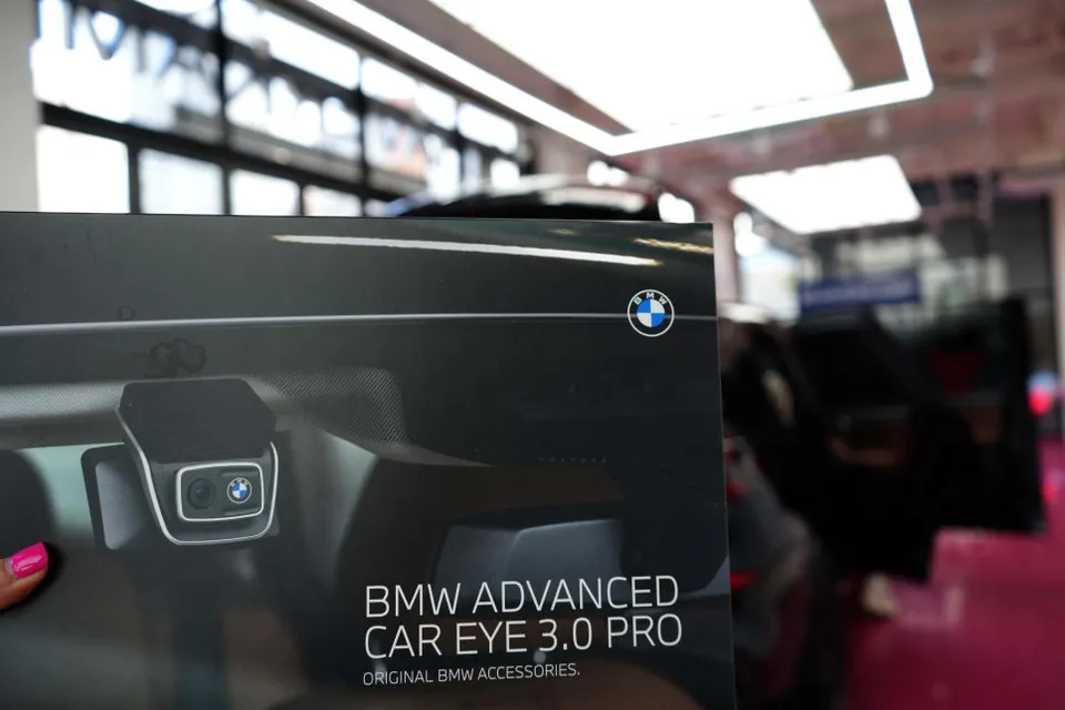 BMW X5 dash cam - BMW X5 Dash Cam Installation Review photo 4