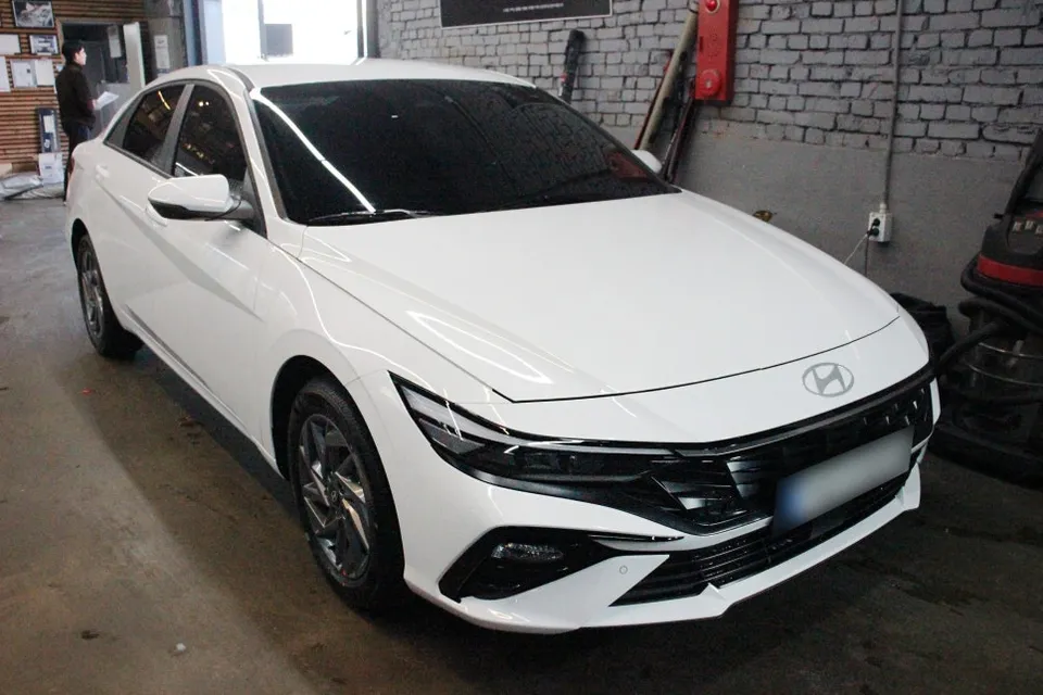 Hyundai Elantraのカーフィルム施工事例｜費用目安・仕上がり 施工写真 2-2