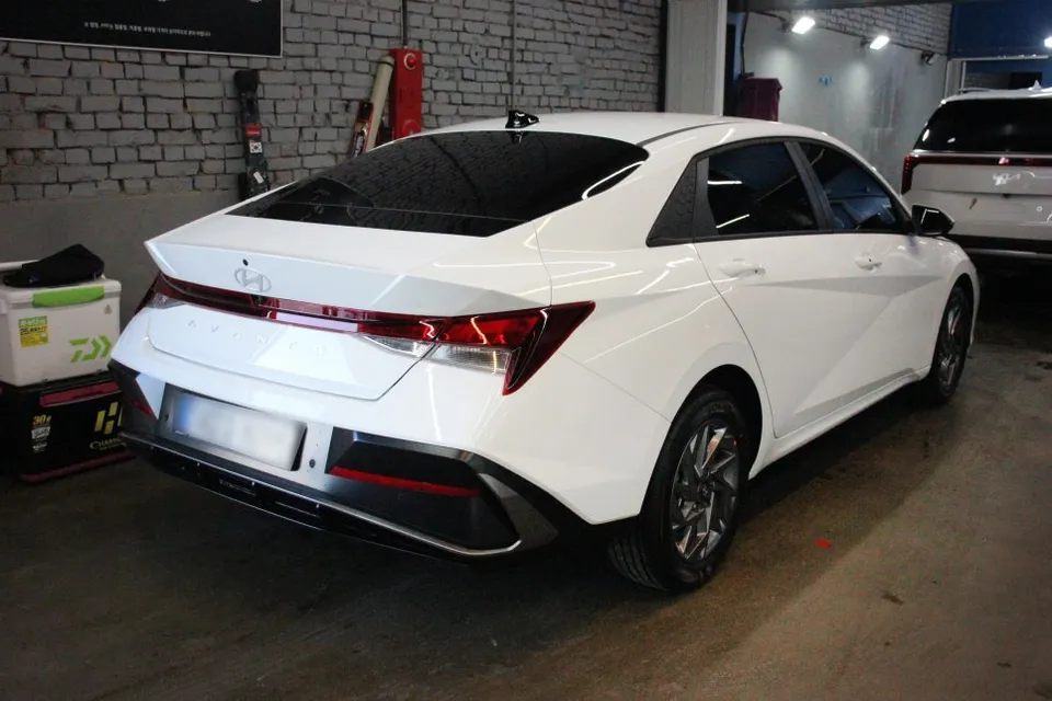 Hyundai Elantraのカーフィルム施工事例｜費用目安・仕上がり 施工写真 3-2