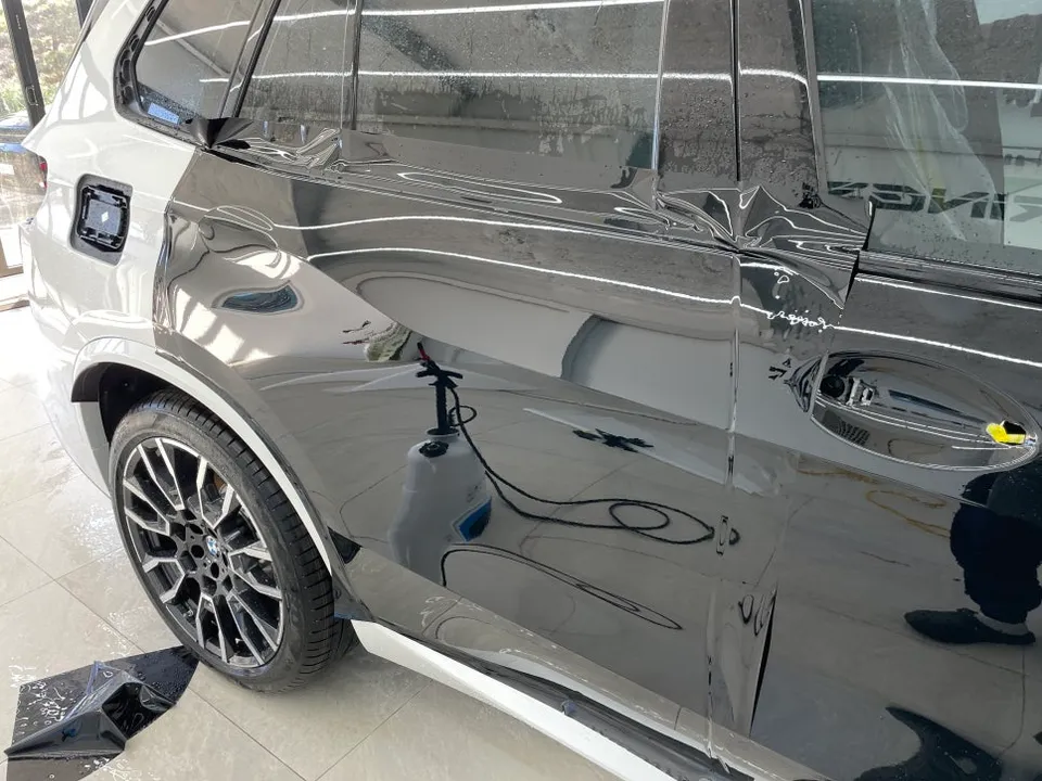 BMW X5のブラックPPF施工事例|ドアインナーまで 施工写真 3-1