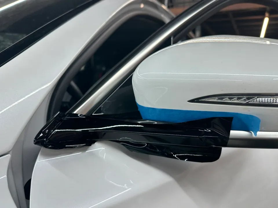 Hyundai Azera vinyl wrap - Hyundai Azera Vinyl Wrap Review: Chrome Delete for a Sleek Look photo 5
