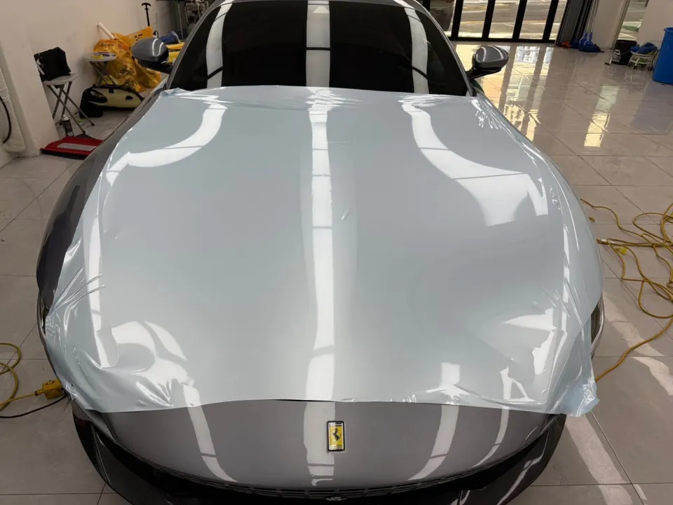 Ferrari Romaのカーラッピング事例|パールジャズブルー 施工写真 2-2