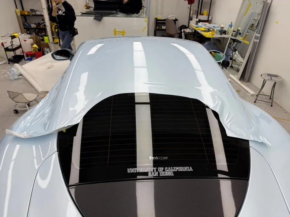 Ferrari Romaのカーラッピング事例|パールジャズブルー 施工写真 3-3