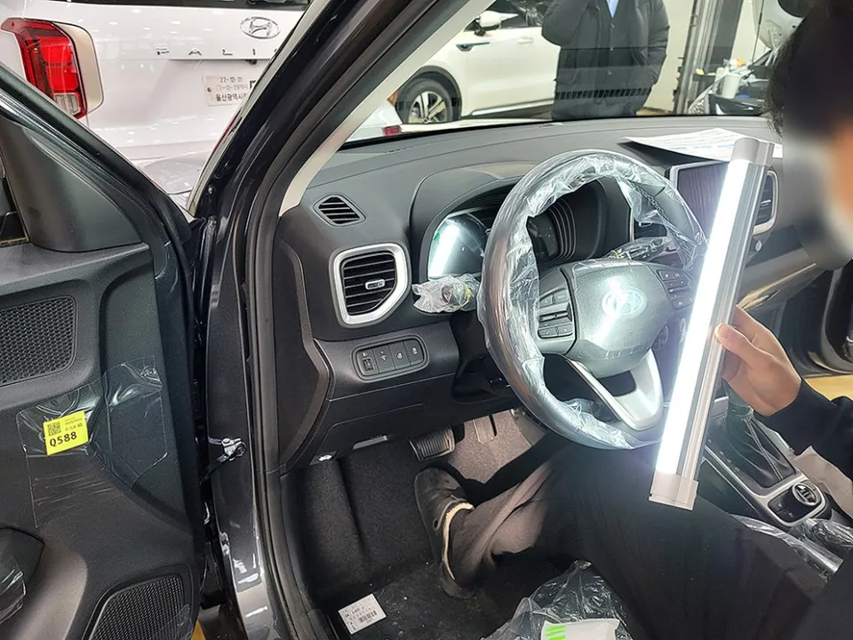 Hyundai Venueのカーフィルム施工事例|費用目安・仕上がり 施工写真 2-2