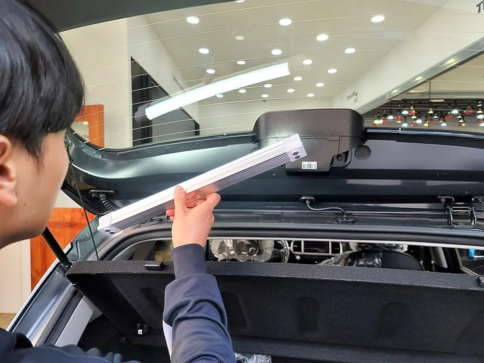 Hyundai Venueのカーフィルム施工事例|費用目安・仕上がり 施工写真 2-3