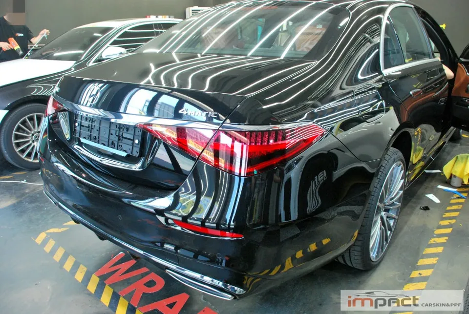 Mercedes-Benz S-Classのカーラッピング事例 施工写真 3-1
