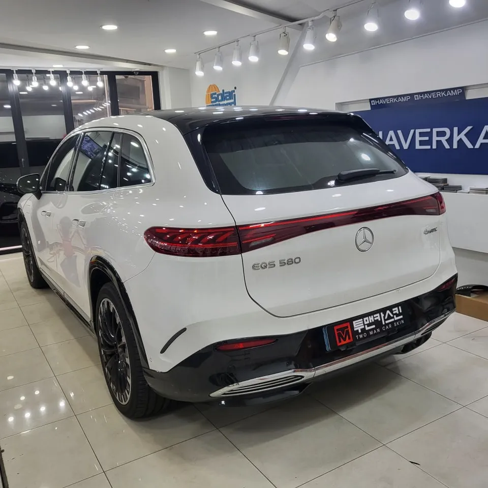 Mercedes-Benz EQSのカーラッピング事例|傷隠しと費用目安 施工写真 1-2