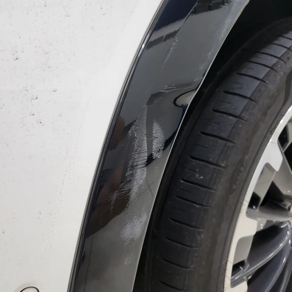 Mercedes-Benz EQSのカーラッピング事例|傷隠しと費用目安 施工写真 1-3