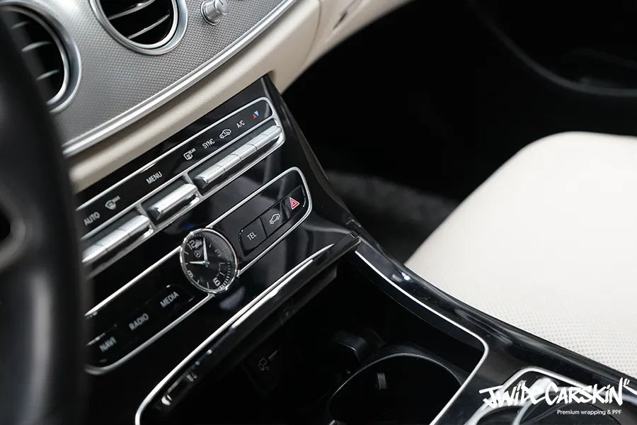 メルセデス・ベンツ Eクラス W213のカーラッピング事例 施工写真 3-1
