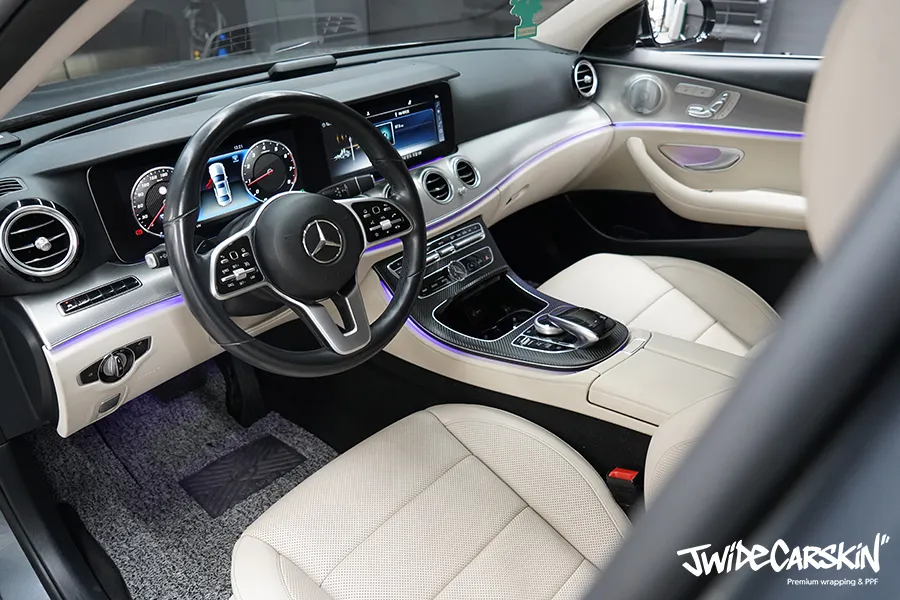 メルセデス・ベンツ Eクラス W213のカーラッピング事例 施工写真 2-3