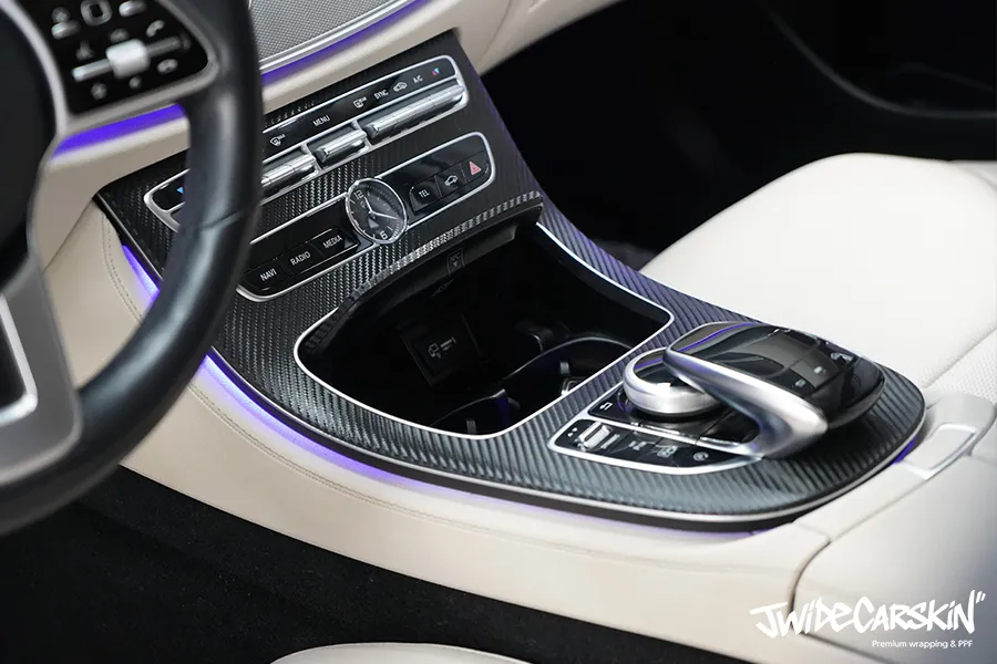 メルセデス・ベンツ Eクラス W213のカーラッピング事例 施工写真 3-3