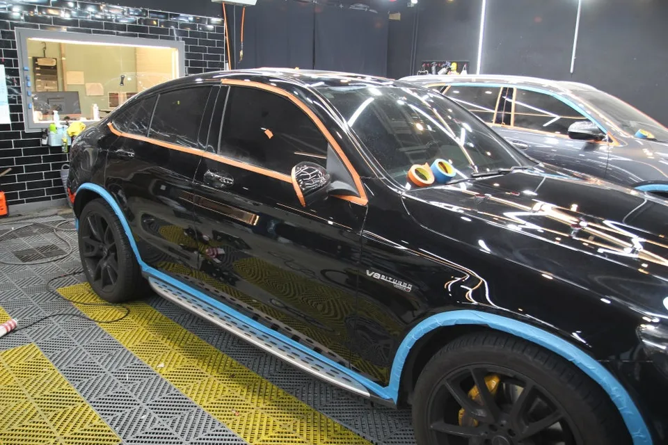 Mercedes-Benz GLCのガラスコーティング事例|費用目安・仕上がり 施工写真 3-1