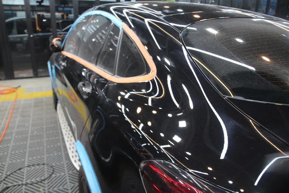 Mercedes-Benz GLCのガラスコーティング事例|費用目安・仕上がり 施工写真 1-3