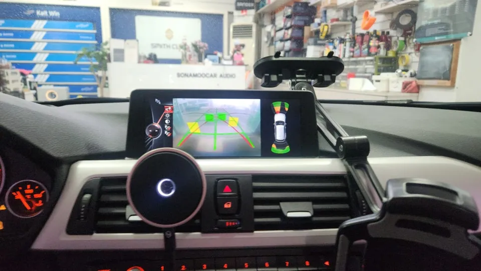 BMW 3 Series F30のAndroid Auto・CarPlay取付事例 写真