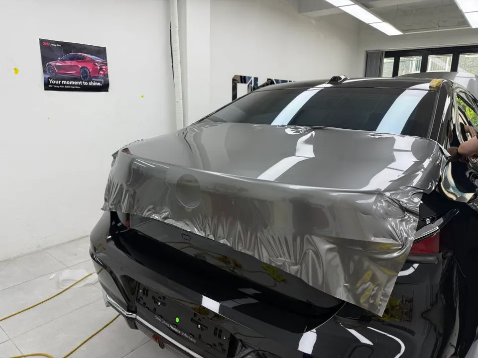 BMW 7 Seriesのカーラッピング事例|費用目安・仕上がり 施工写真 2-2