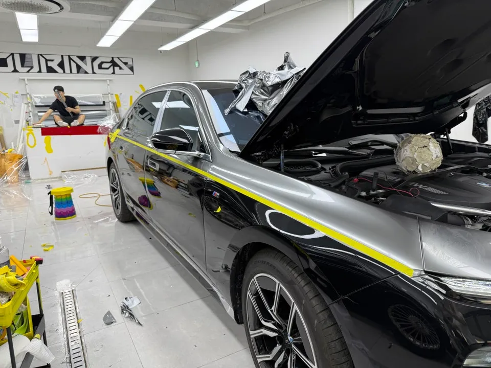 BMW 7 Seriesのカーラッピング事例|費用目安・仕上がり 施工写真 2-3