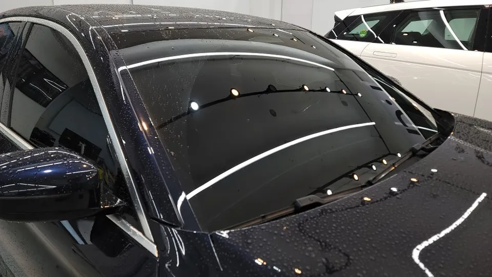 BMW 5 Seriesのカーフィルム施工事例｜断熱・スモーク 施工写真 2-1