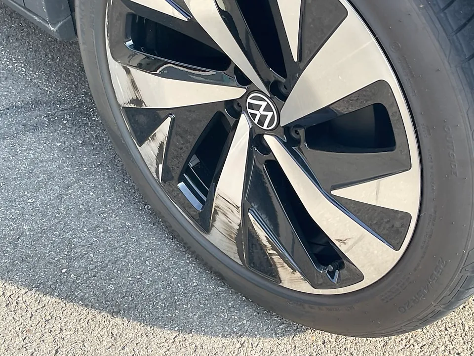 Volkswagen ID.4のホイールリペア・塗装事例 施工写真 4-1
