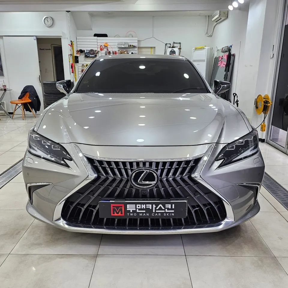 Lexus ES 300h vinyl wrap - Lexus ES 300h Vinyl Wrap Review: Gloss Metallic White photo 3