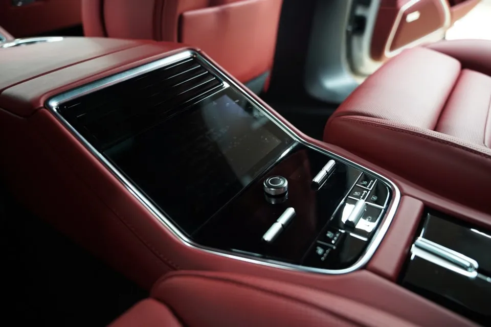 Audi A6のカーラッピング事例|費用目安・仕上がり 施工写真 1-3