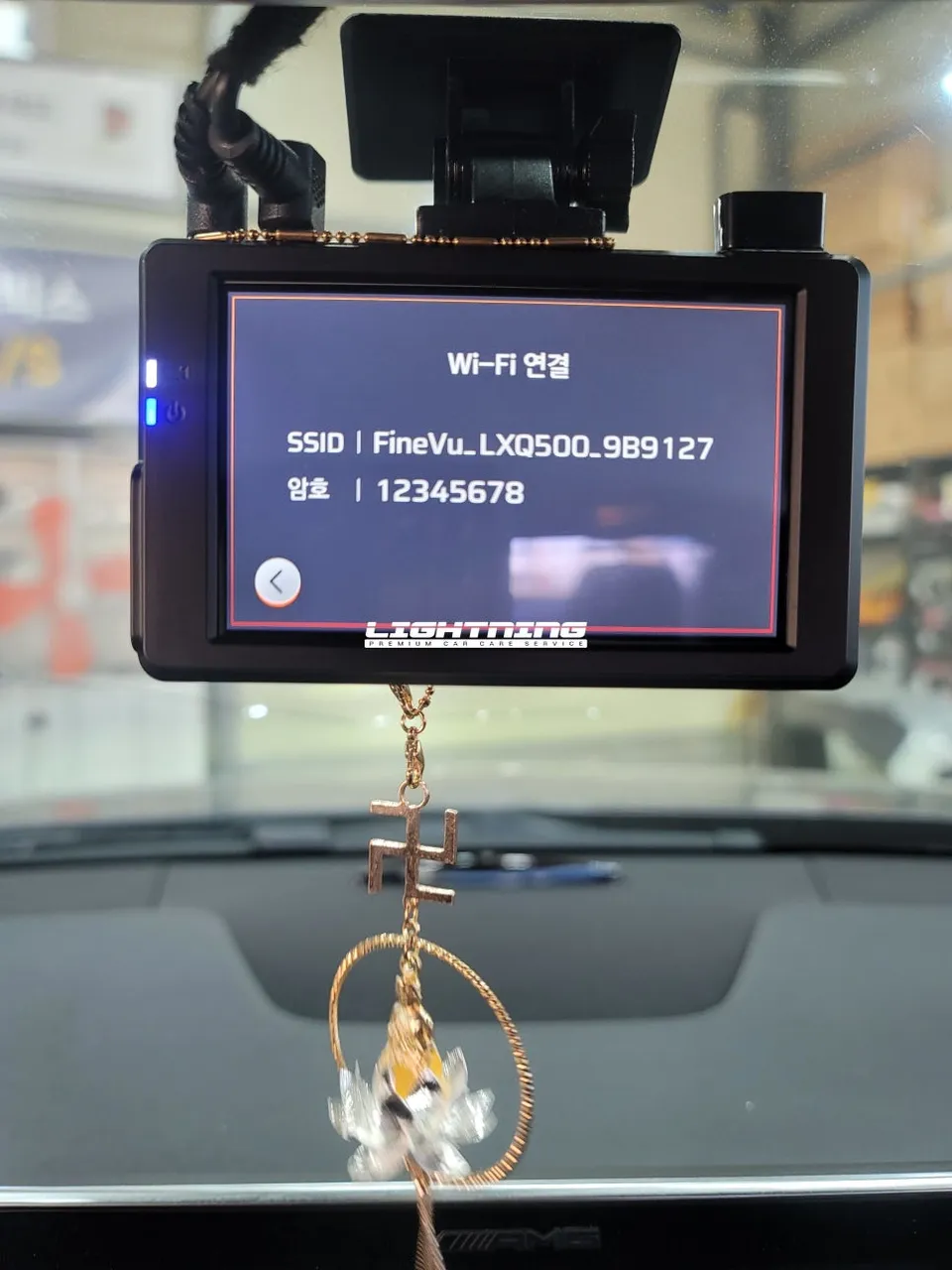 Mercedes-Benz Mercedesのドライブレコーダー取付事例 施工写真 1-3