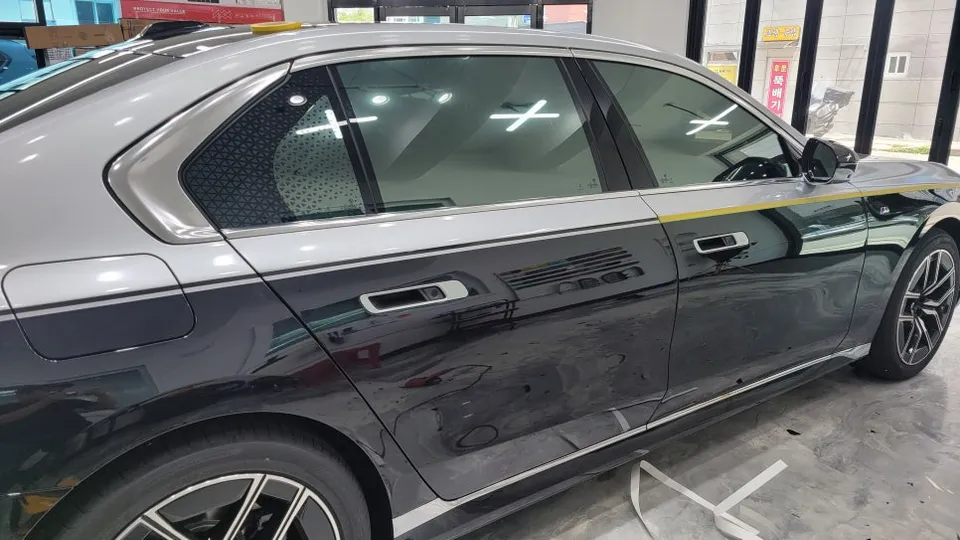 BMW 7 SeriesのPPF施工事例 施工写真 4-2