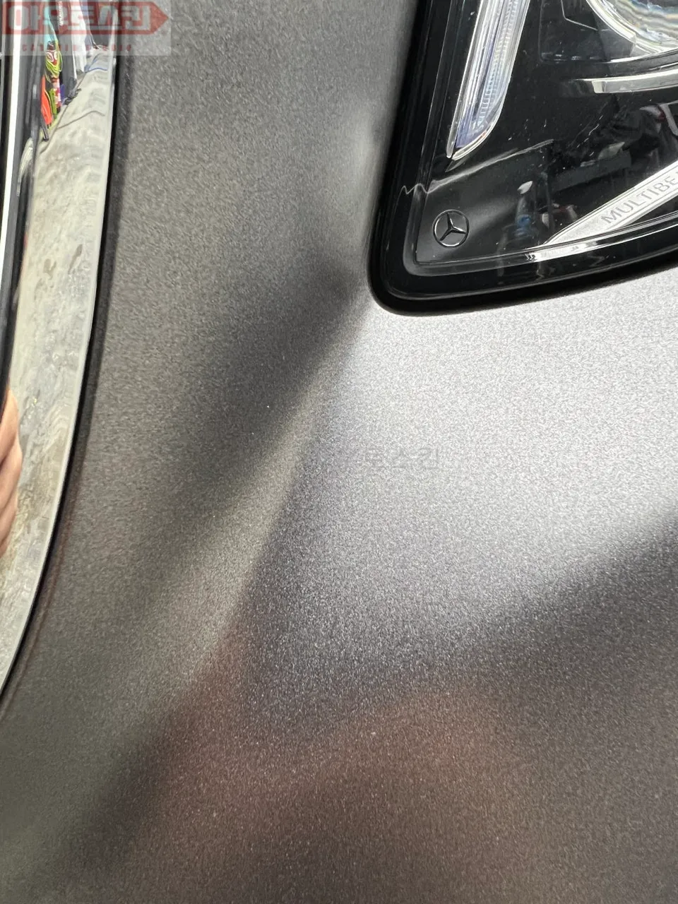 Mercedes-Benz Eクラスのカーラッピング事例｜サテンダークグレー 写真