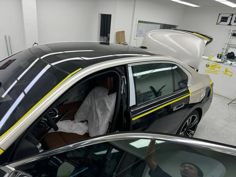 BMW i7のカーラッピング事例|費用目安・仕上がり 施工写真 3-2