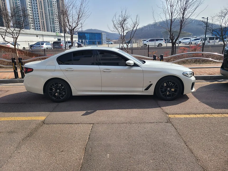 BMW 5 Series G30 カーラッピング事例｜韓国の実施工 施工写真 2-1