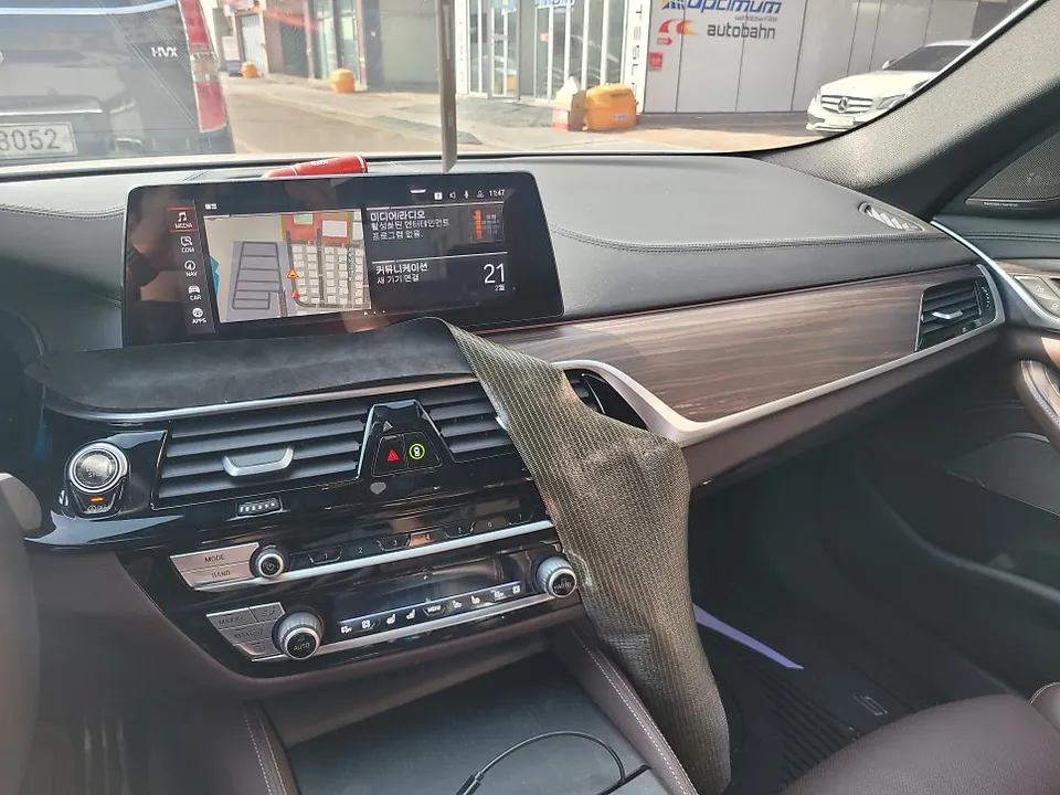 BMW 5 Series G30 カーラッピング事例｜韓国の実施工 施工写真 1-2