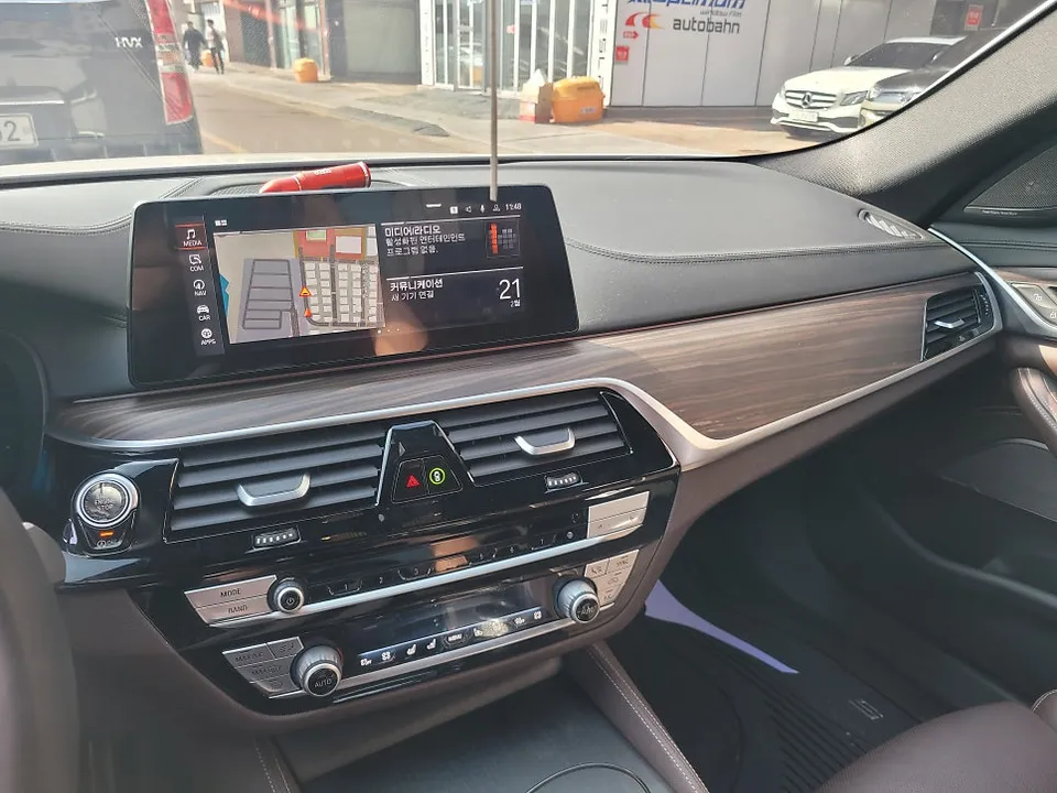 BMW 5 Series G30 カーラッピング事例｜韓国の実施工 施工写真 2-2
